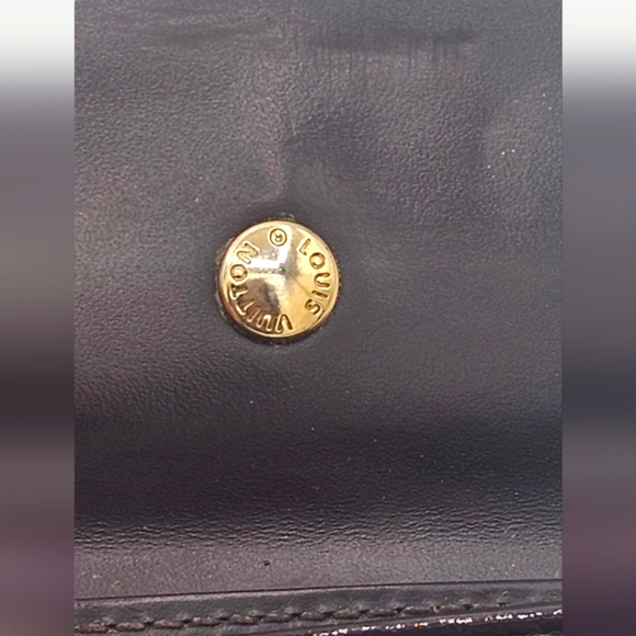 LOUIS VUITTON 2010 Monogram Burgundy Vernis 4 Key Holder - Picture 2 of 13